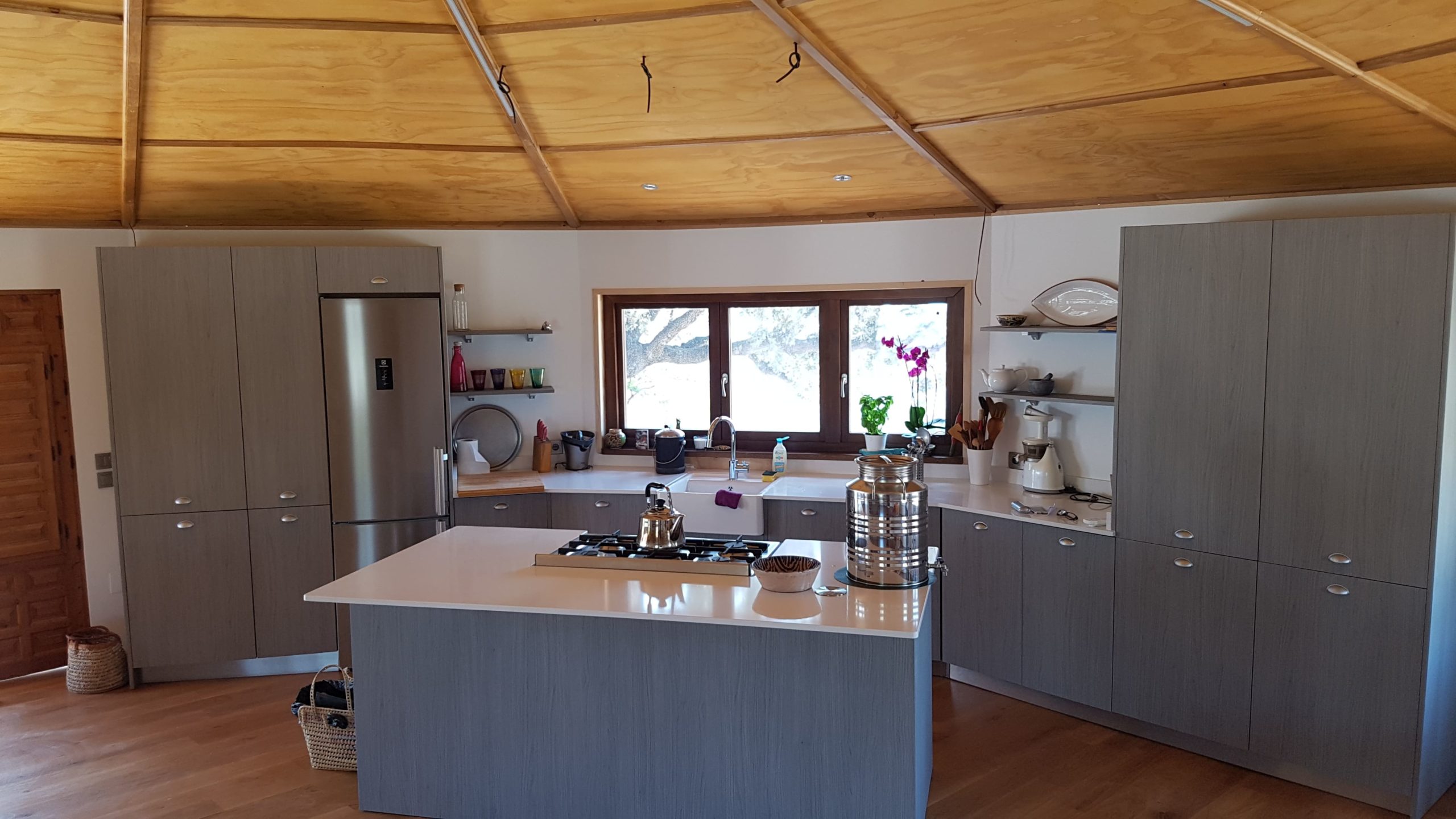 Kitchen with a central island in Malaga - Idecocina