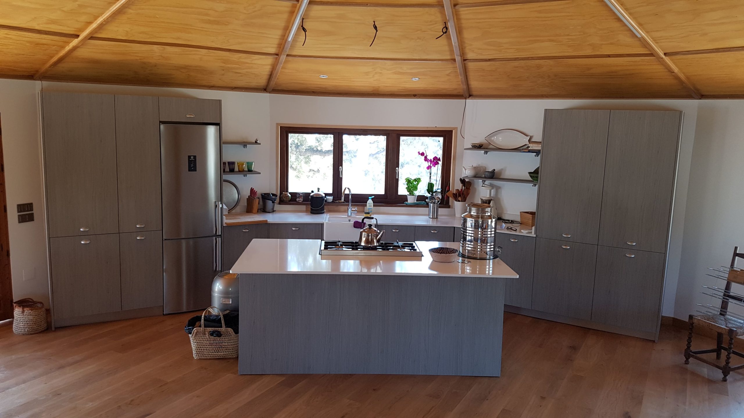 Kitchen with a central island in Malaga - Idecocina