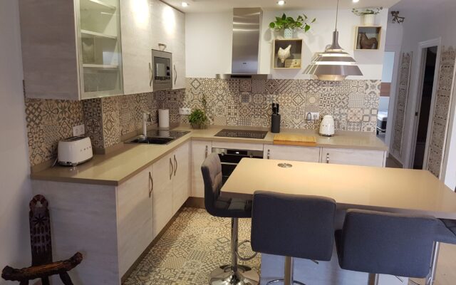 Diseño de cocina abierta al salón en Málaga-Idecocina