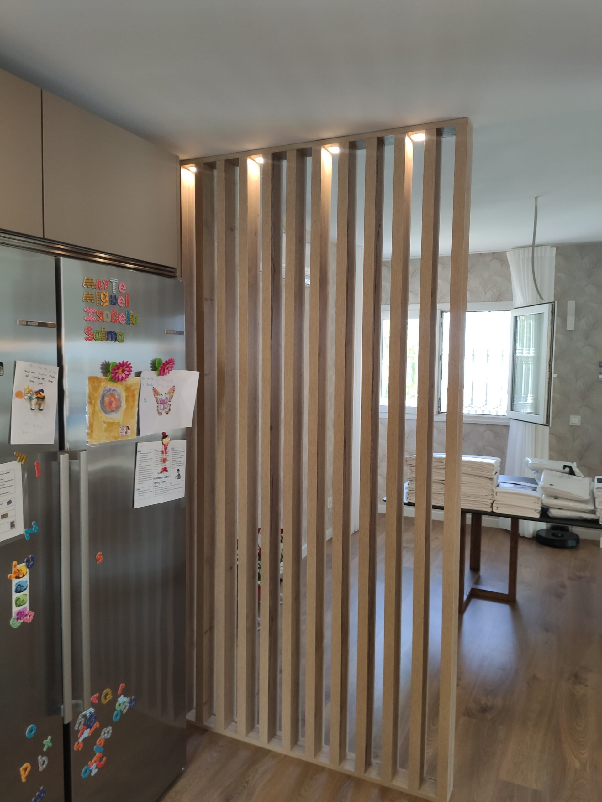 Kitchen with wooden island and earth color Idecocina