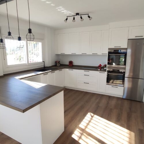 Open kitchen renovation with peninsula Idecocina