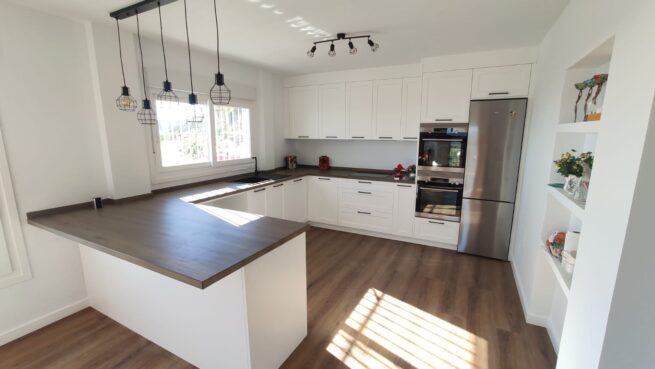 Open kitchen renovation with peninsula Idecocina