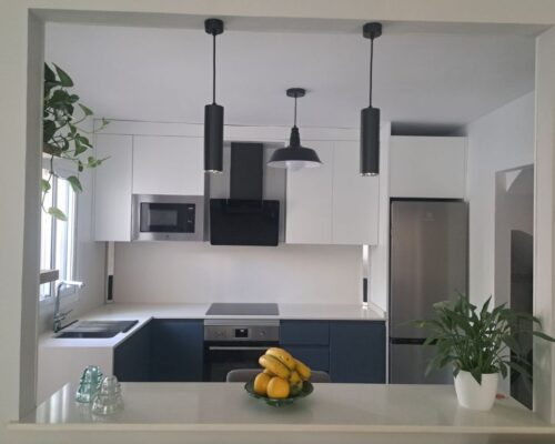 white and blue kitchen Idecocina